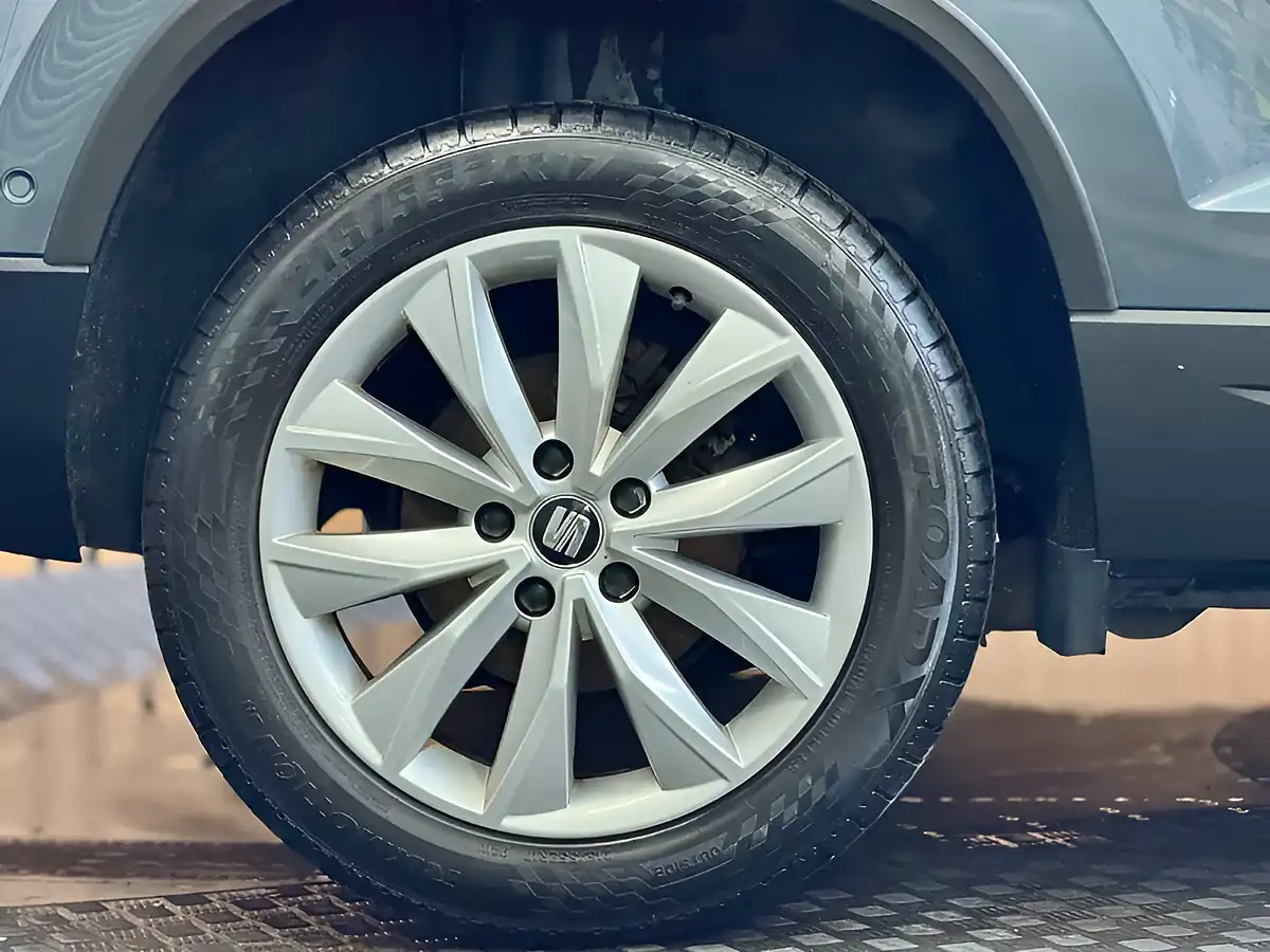 Used 2019 SEAT Ateca Se Rodium Grey Metallic - Interior and Exterior details 9