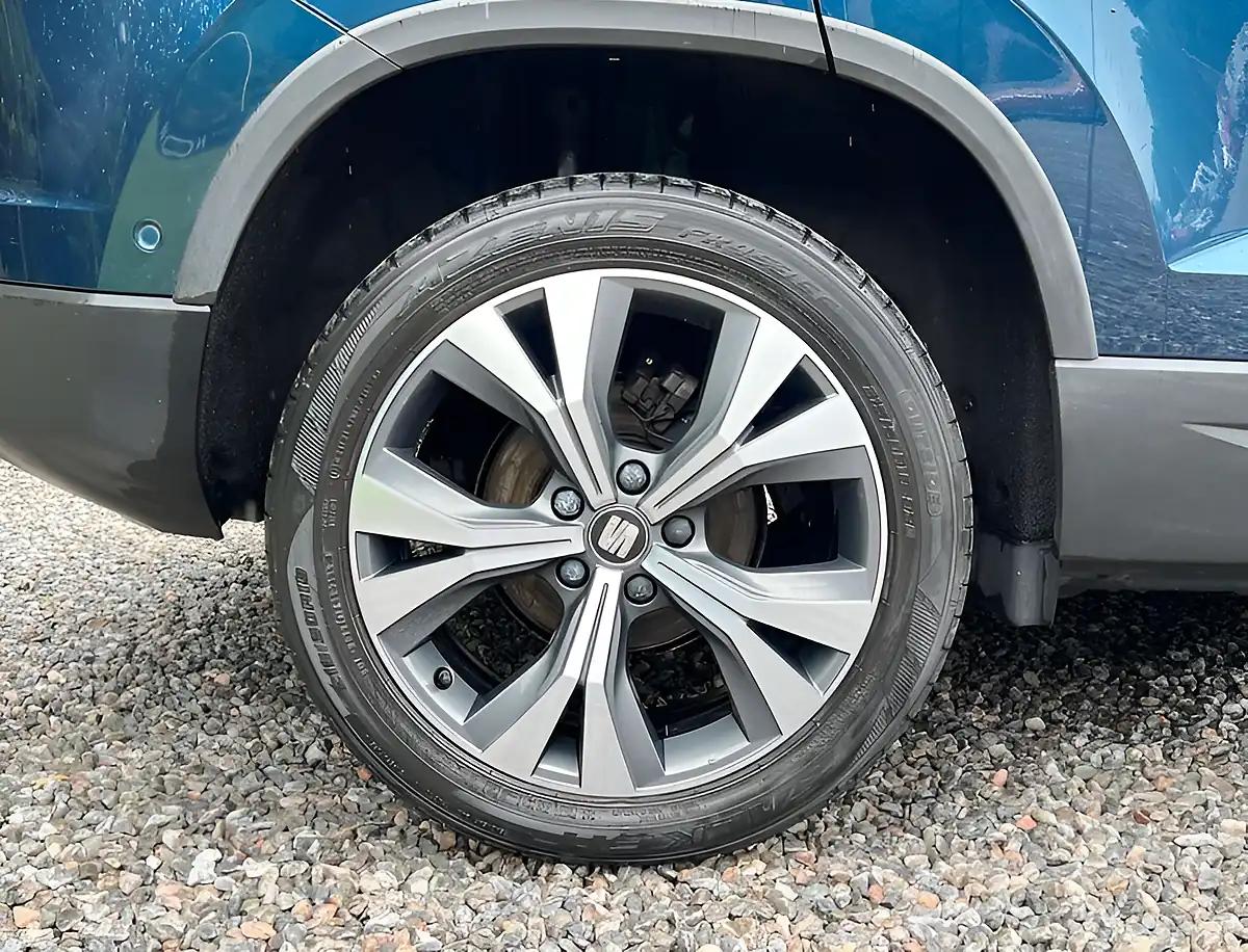 Used 2019 SEAT Ateca Se Technology Lava Blue - Interior and Exterior details 10