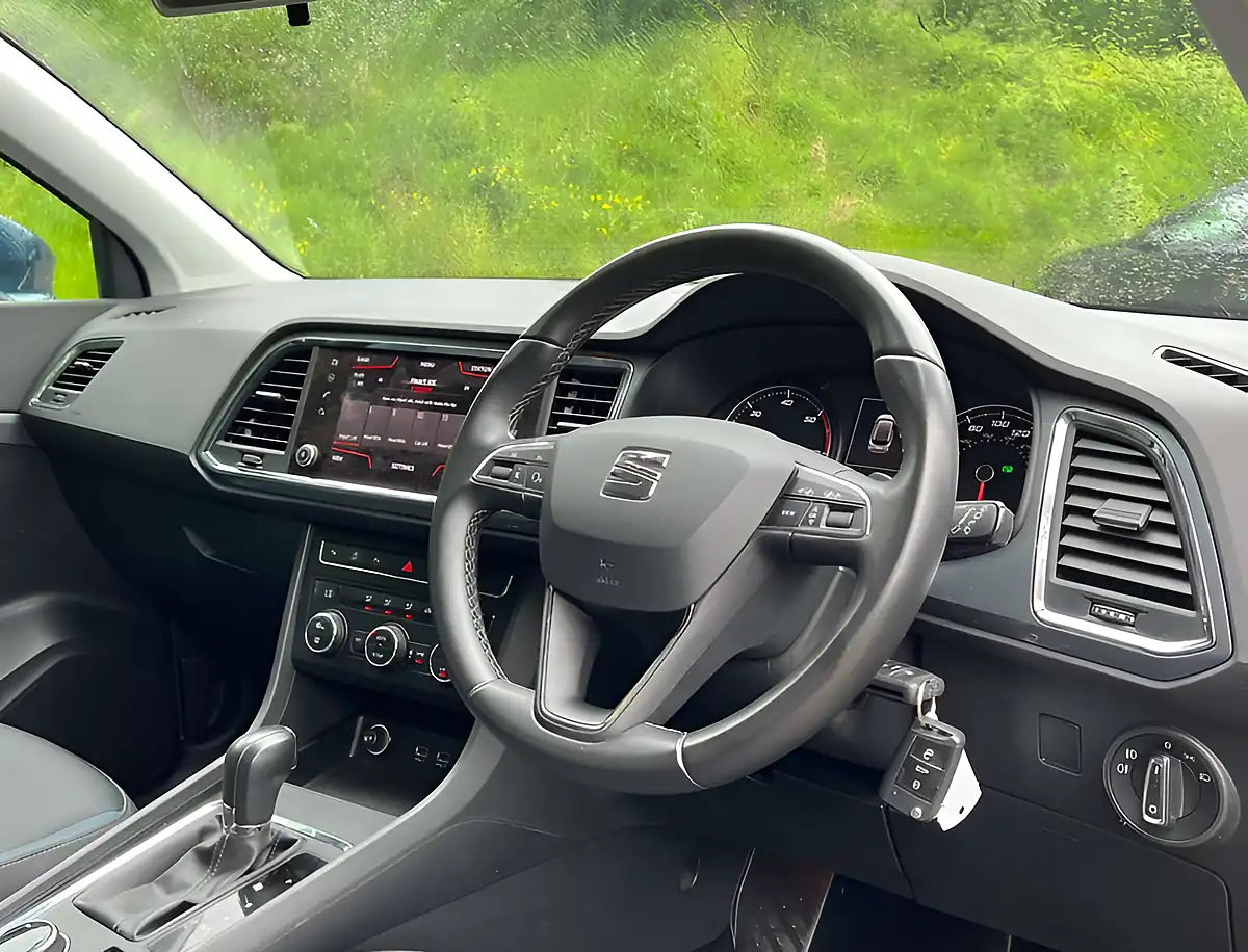 Used 2019 SEAT Ateca Se Technology Lava Blue - Interior and Exterior details 13