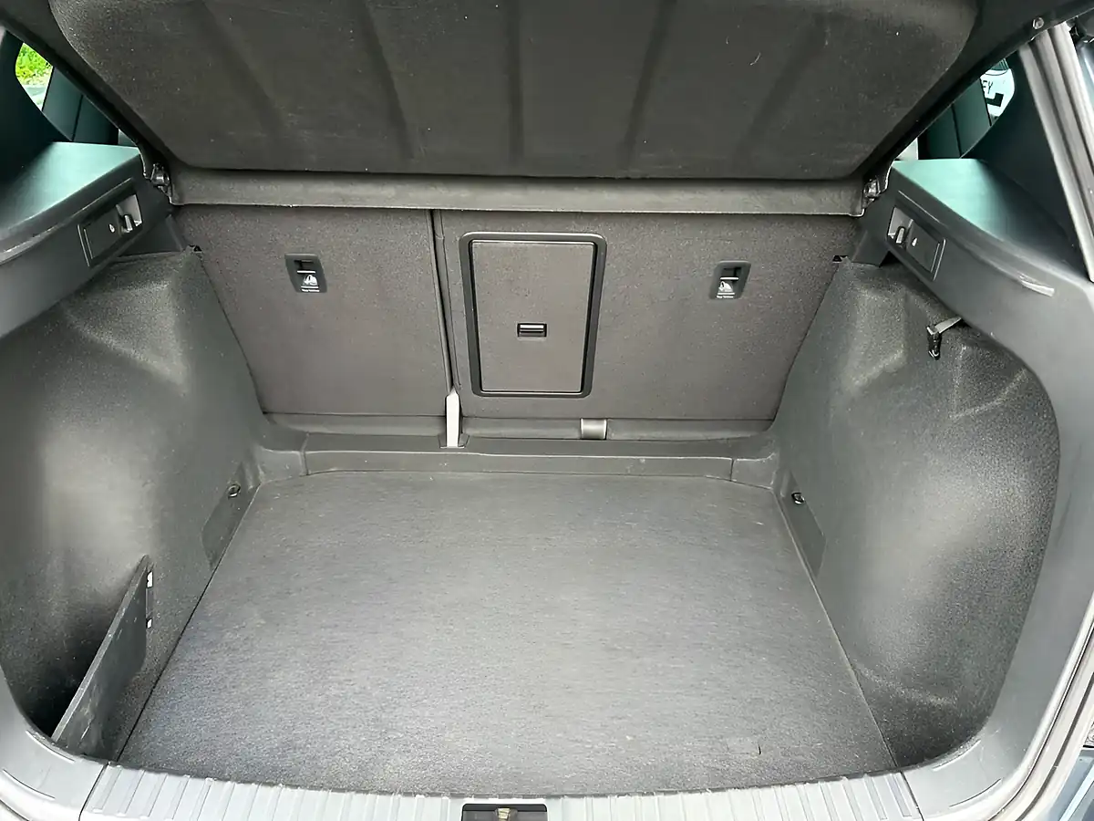 Used 2019 SEAT Ateca Xcellence Lux Grey - Interior and Exterior details 19