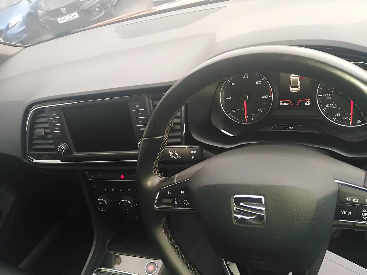 Used 2019 SEAT Ateca Xcellence Orange - Interior and Exterior details 8