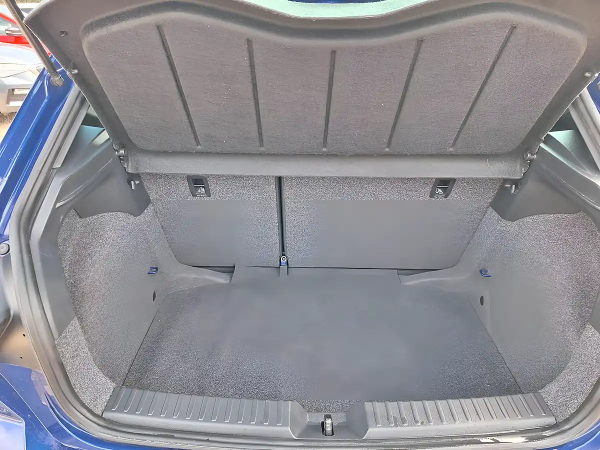 Used 2019 SEAT Ibiza Fr Blue - Interior and Exterior details 7