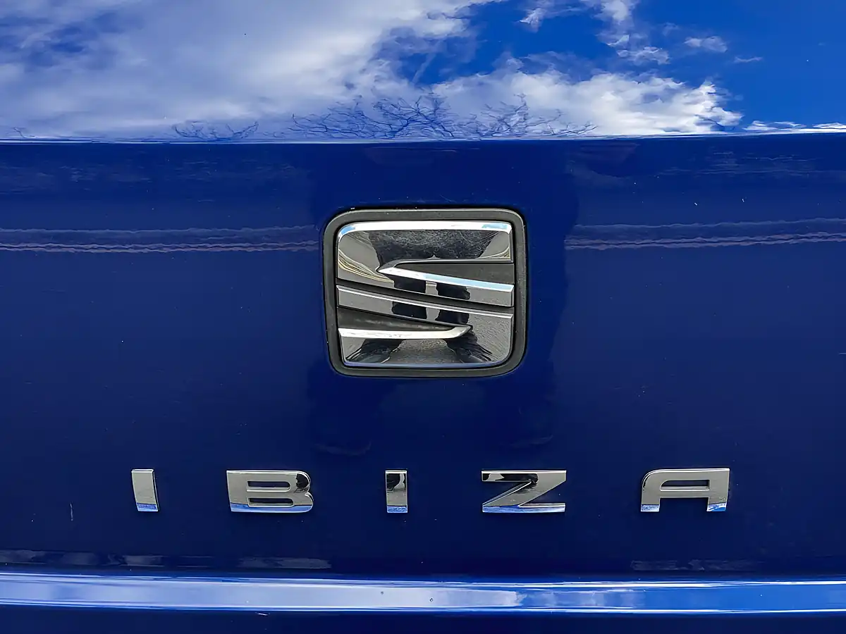 Used 2019 SEAT Ibiza Fr Blue - Interior and Exterior details 17