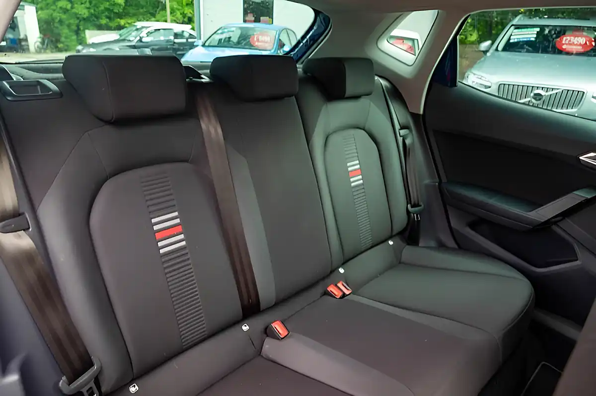 Used 2019 SEAT Ibiza Fr Mystery Blue Metallic - Interior and Exterior details 9