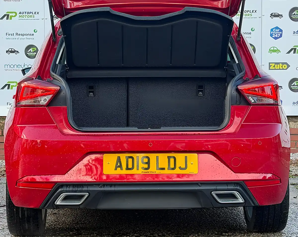 Used 2019 SEAT Ibiza Fr Red - Interior and Exterior details 10