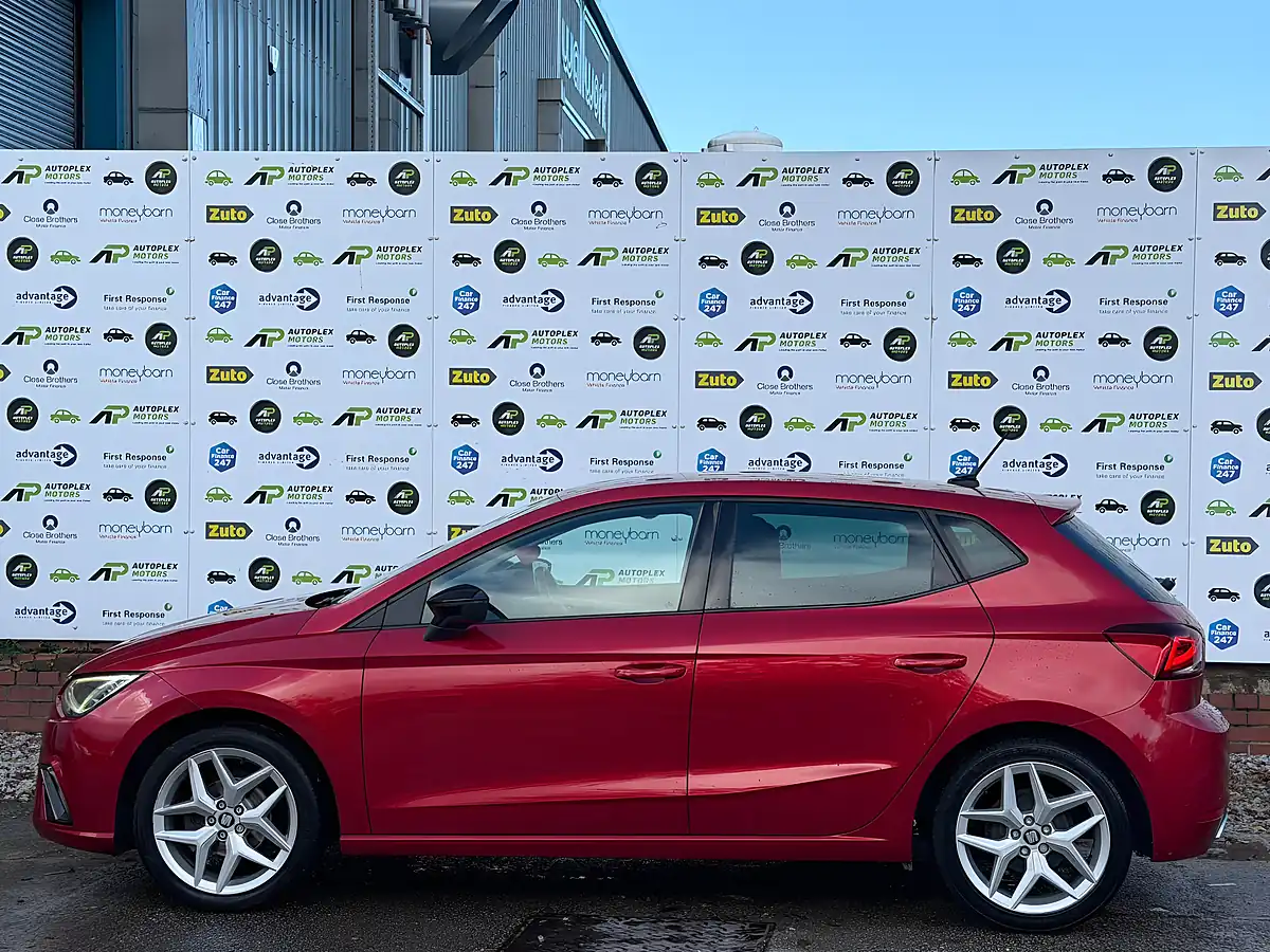 Used 2019 SEAT Ibiza Fr Red - Interior and Exterior details 9