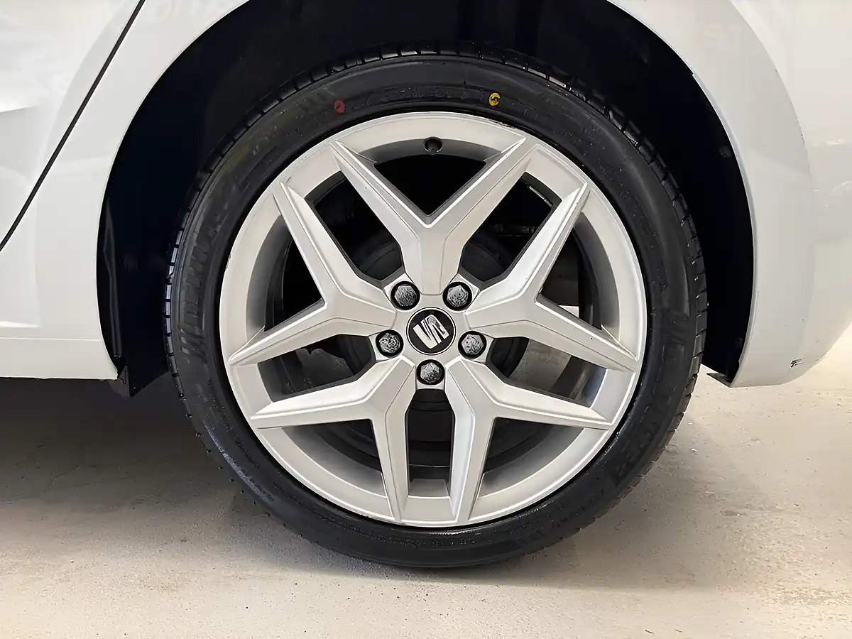 Used 2019 SEAT Ibiza Fr White - Interior and Exterior details 10
