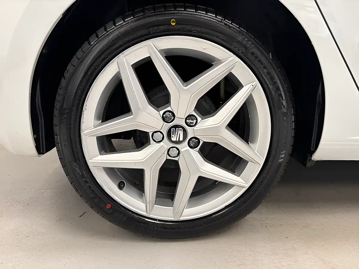 Used 2019 SEAT Ibiza Fr White - Interior and Exterior details 11