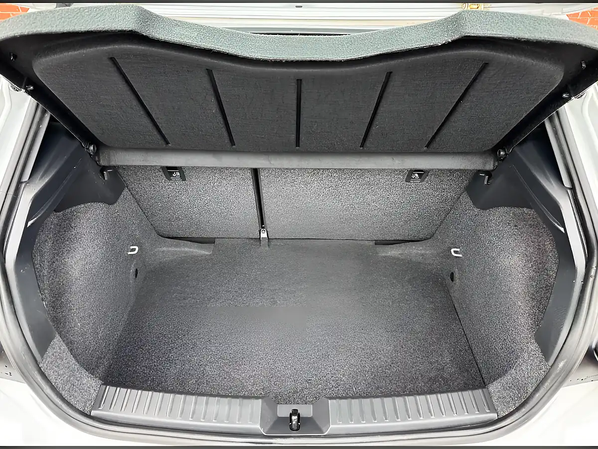 Used 2019 SEAT Ibiza Fr White - Interior and Exterior details 9