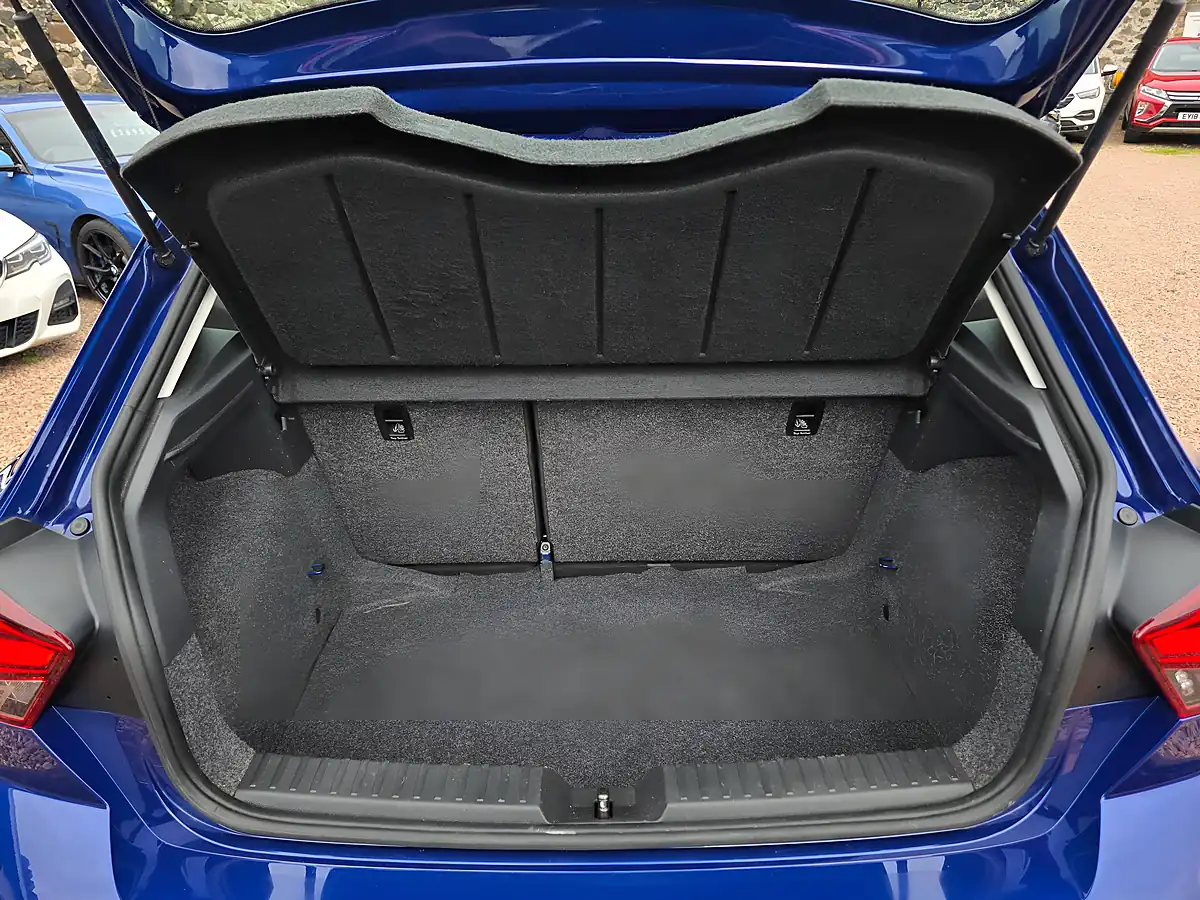 Used 2019 SEAT Ibiza Se Technology Blue - Interior and Exterior details 13