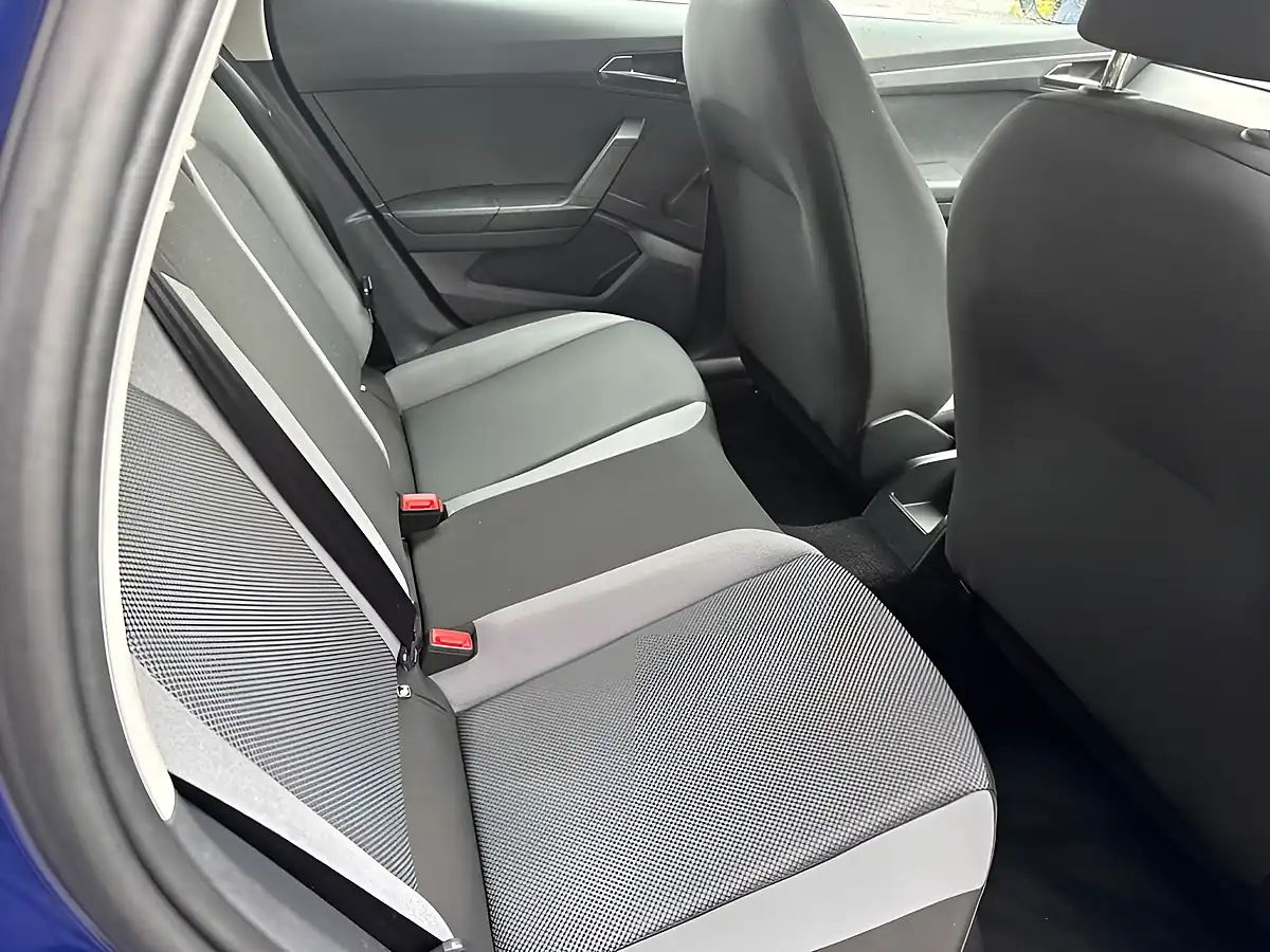 Used 2019 SEAT Ibiza Se Technology Mystery Blue - Interior and Exterior details 10