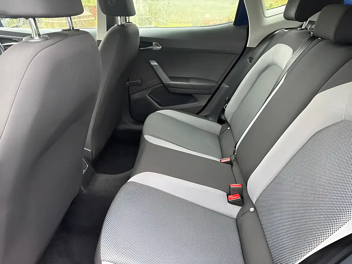 Used 2019 SEAT Ibiza Se Technology Mystery Blue - Interior and Exterior details 8