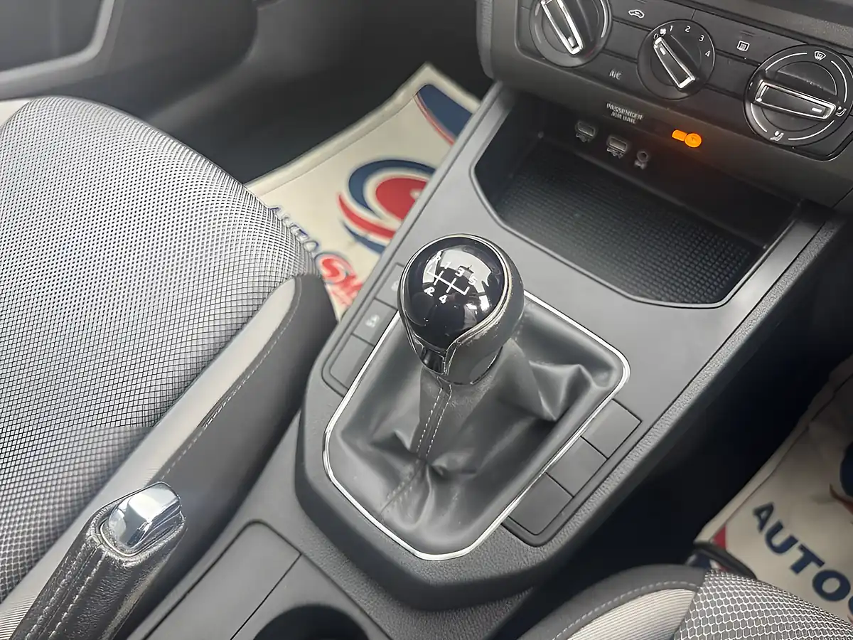 Used 2019 SEAT Ibiza Se Technology White - Interior and Exterior details 17