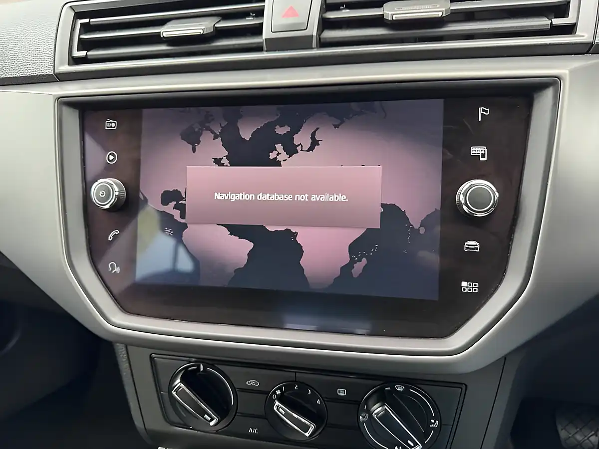 Used 2019 SEAT Ibiza Se Technology White - Interior and Exterior details 14