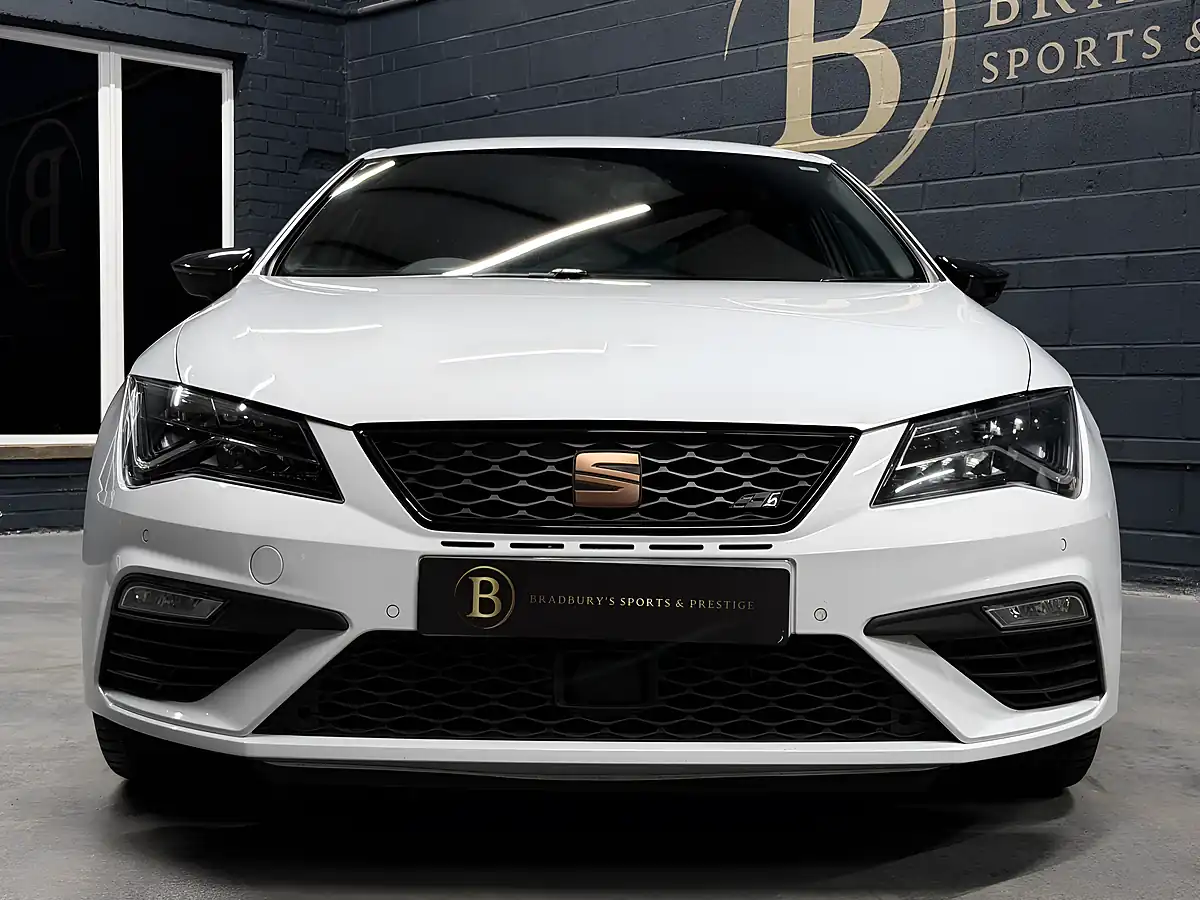 Used 2019 SEAT Leon Cupra 290 White - Interior and Exterior details 10