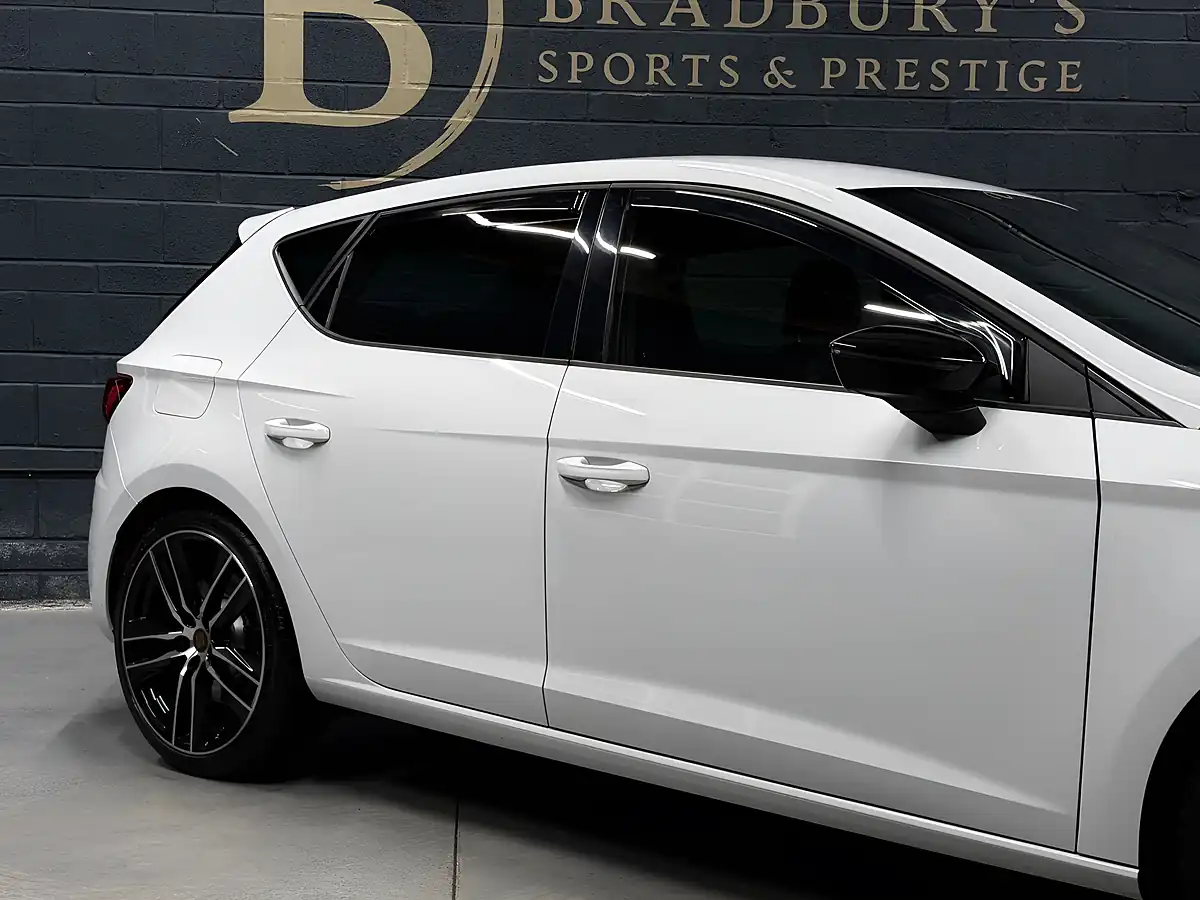 Used 2019 SEAT Leon Cupra 290 White - Interior and Exterior details 11