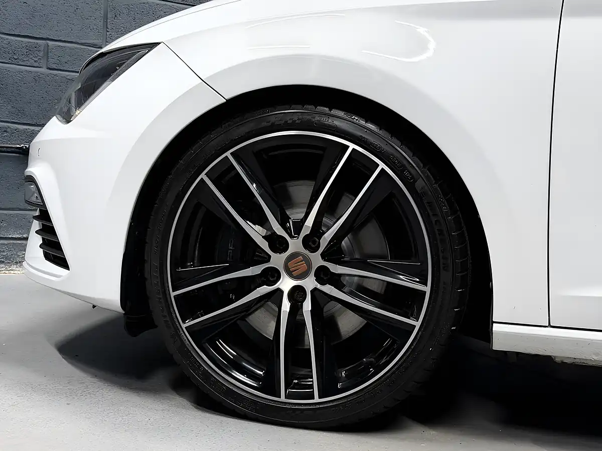 Used 2019 SEAT Leon Cupra 290 White - Interior and Exterior details 15