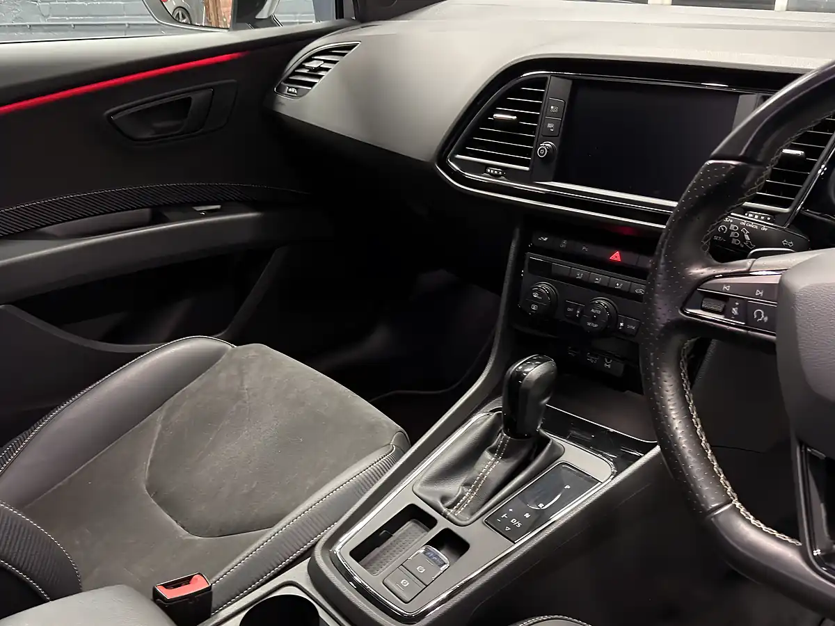 Used 2019 SEAT Leon Cupra 290 White - Interior and Exterior details 18