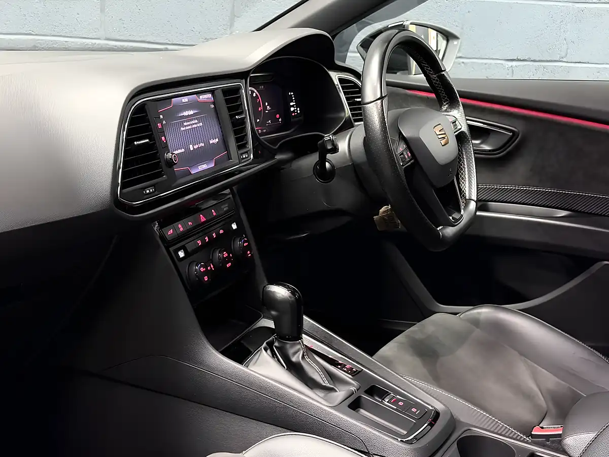 Used 2019 SEAT Leon Cupra 290 White - Interior and Exterior details 20