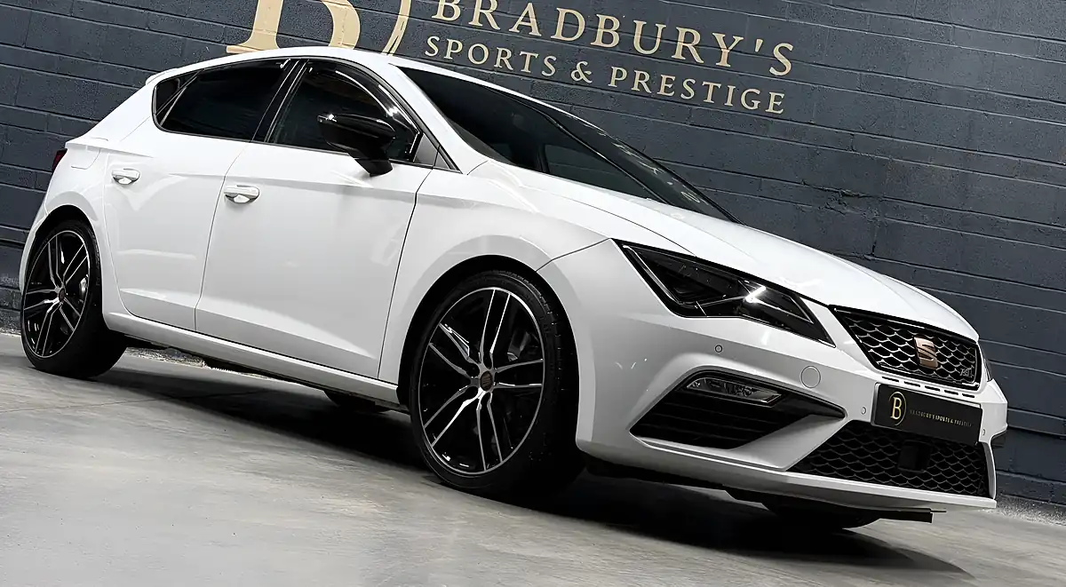 Used 2019 SEAT Leon Cupra 290 White - Interior and Exterior details 4