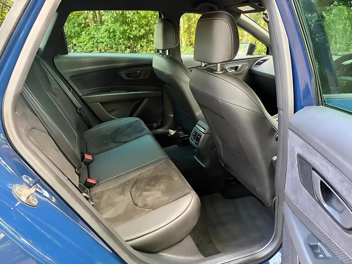 Used 2019 SEAT Leon Cupra 300 ST Blue - Interior and Exterior details 14