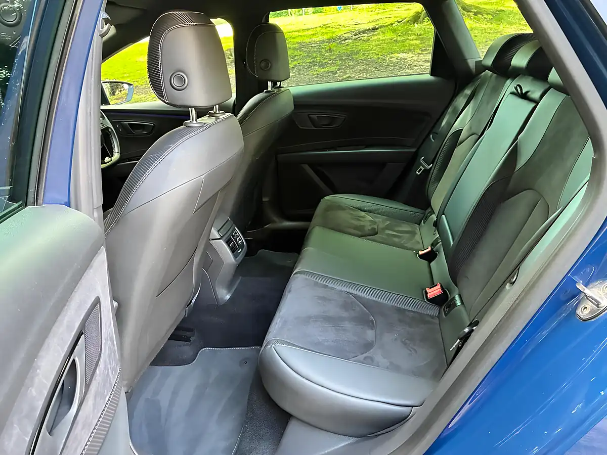 Used 2019 SEAT Leon Cupra 300 ST Blue - Interior and Exterior details 15