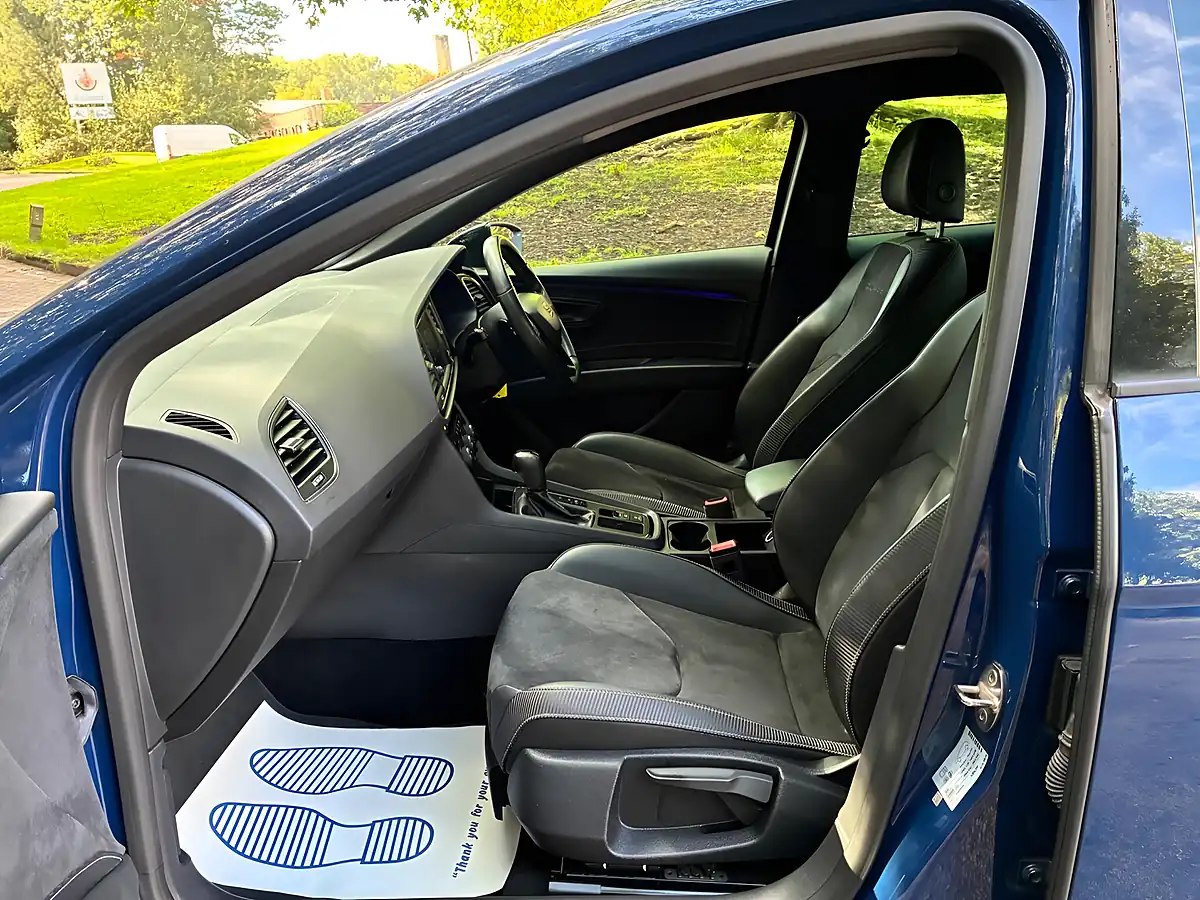 Used 2019 SEAT Leon Cupra 300 ST Blue - Interior and Exterior details 16