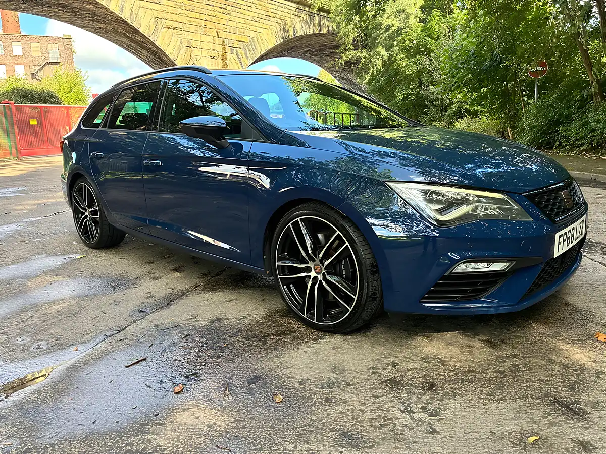 Used 2019 SEAT Leon Cupra 300 ST Blue - Interior and Exterior details 2