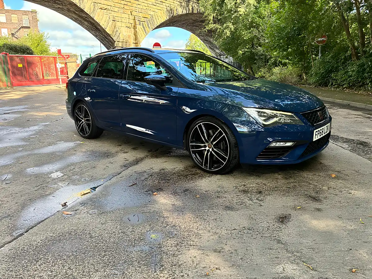 Used 2019 SEAT Leon Cupra 300 ST Blue - Interior and Exterior details 3
