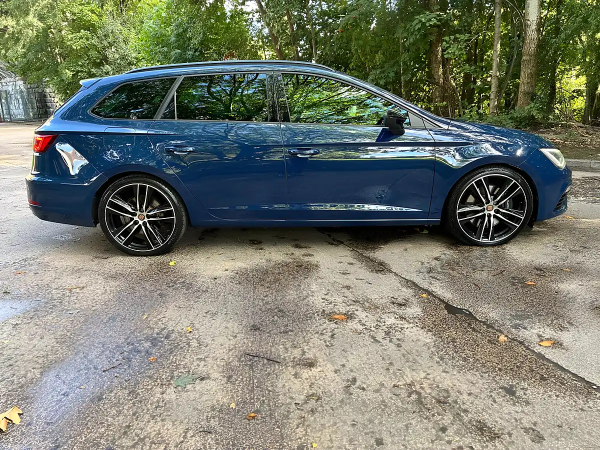 Used 2019 SEAT Leon Cupra 300 ST Blue - Interior and Exterior details 4