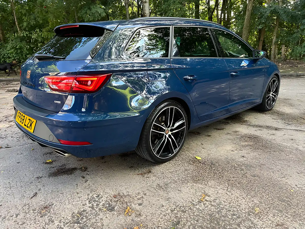 Used 2019 SEAT Leon Cupra 300 ST Blue - Interior and Exterior details 6