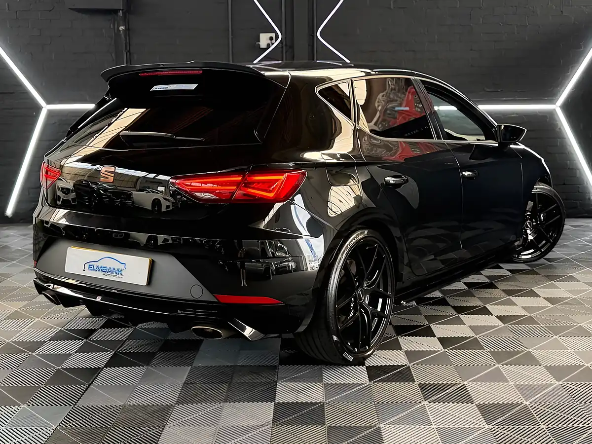 Used 2019 SEAT Leon Cupra Black - Interior and Exterior details 14