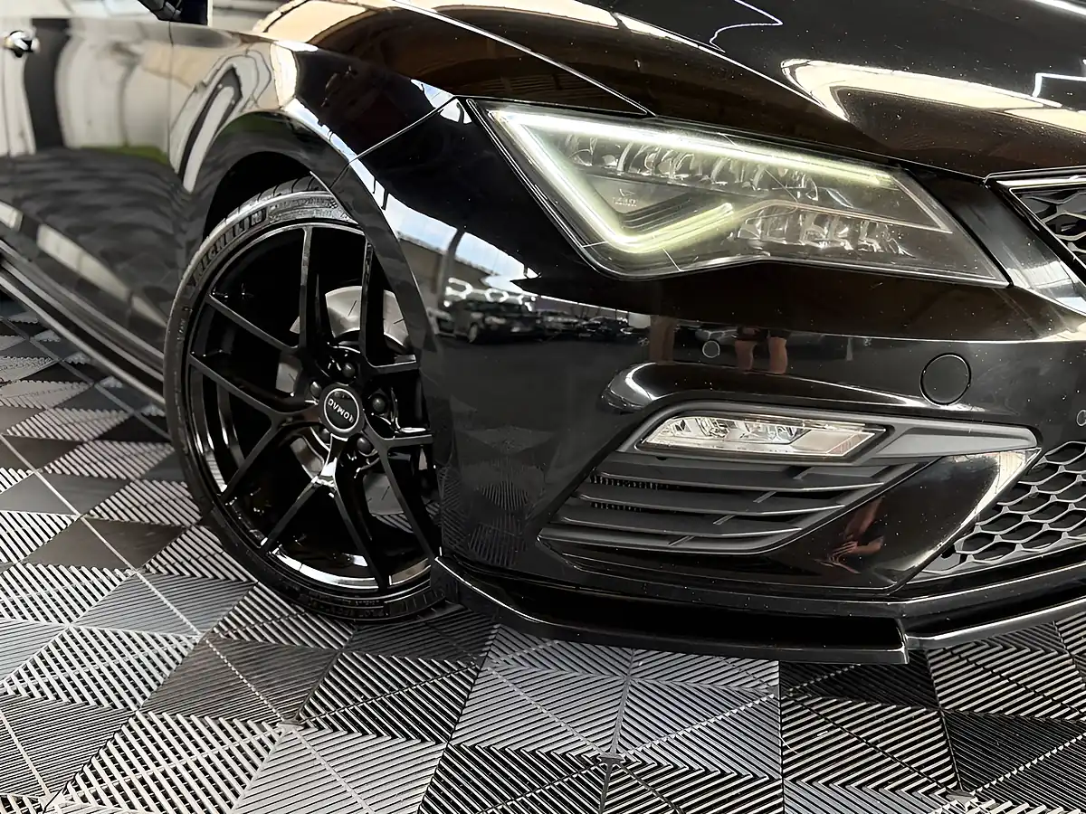 Used 2019 SEAT Leon Cupra Black - Interior and Exterior details 17
