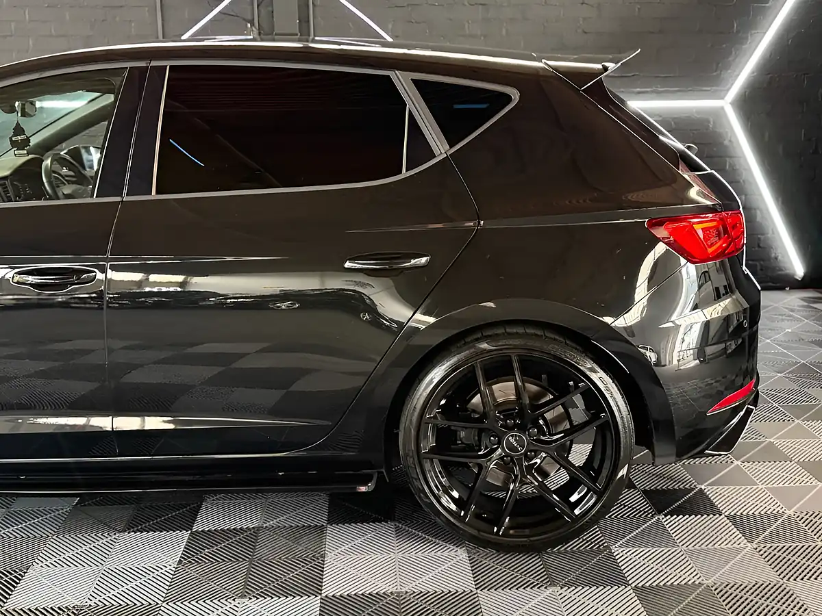 Used 2019 SEAT Leon Cupra Black - Interior and Exterior details 8