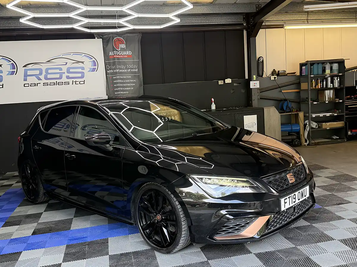 Used 2019 SEAT Leon Cupra Black - Interior and Exterior details 12