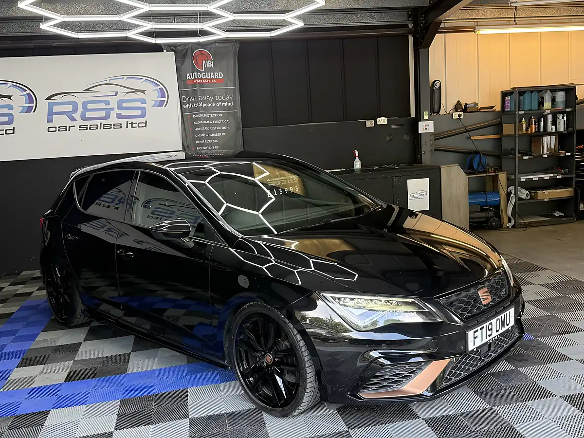 Used 2019 SEAT Leon Cupra Black - Interior and Exterior details 13