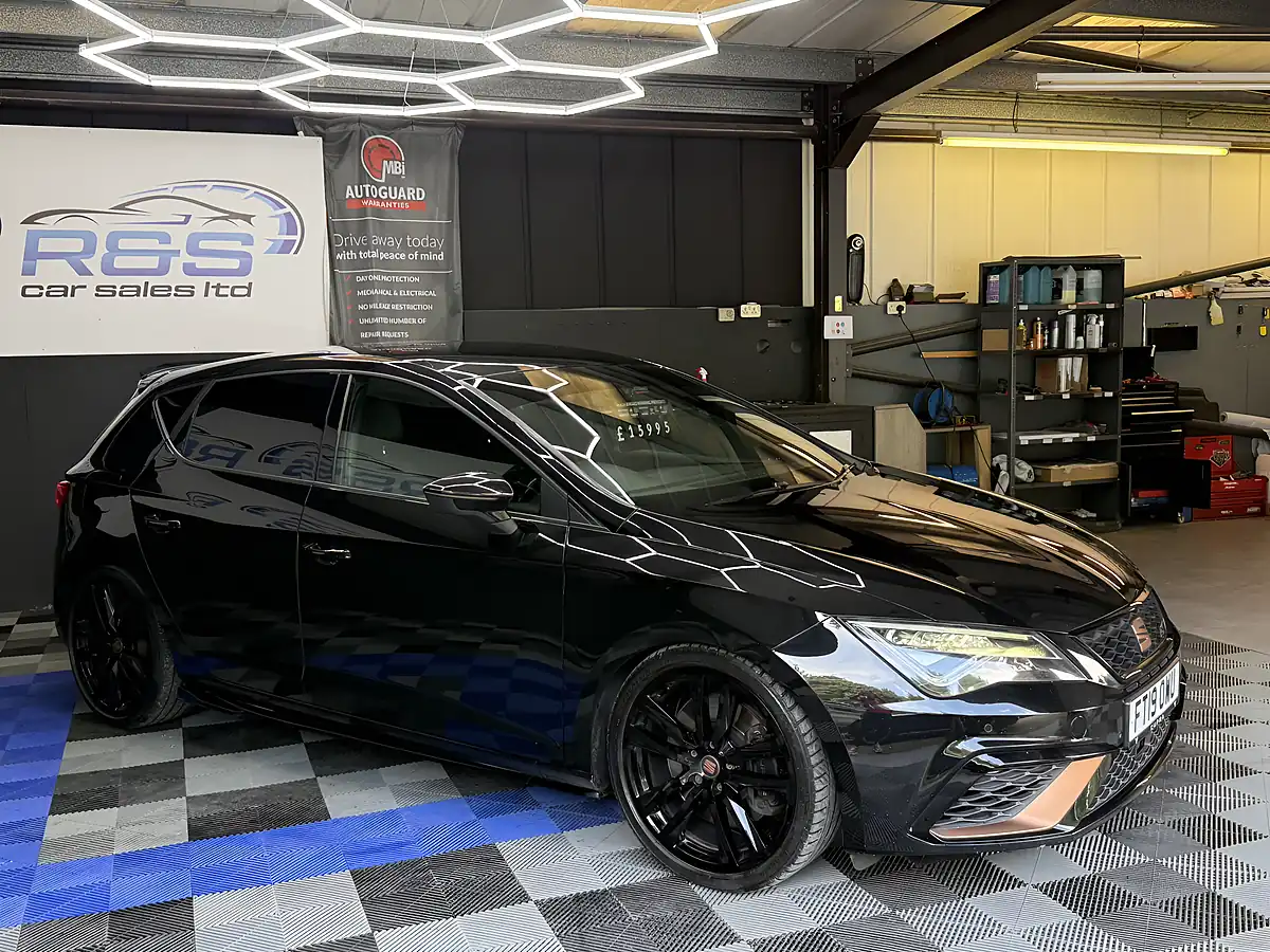 Used 2019 SEAT Leon Cupra Black - Interior and Exterior details 14