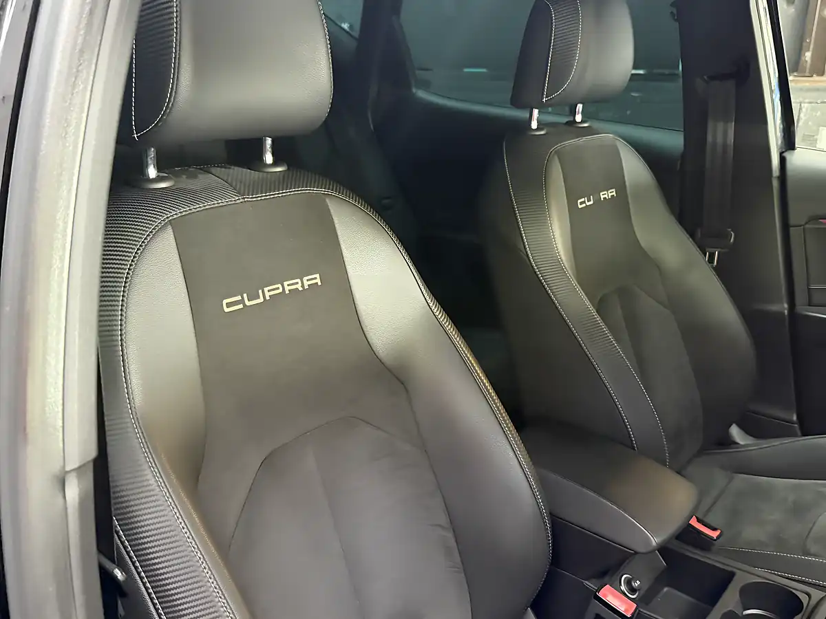 Used 2019 SEAT Leon Cupra Black - Interior and Exterior details 15