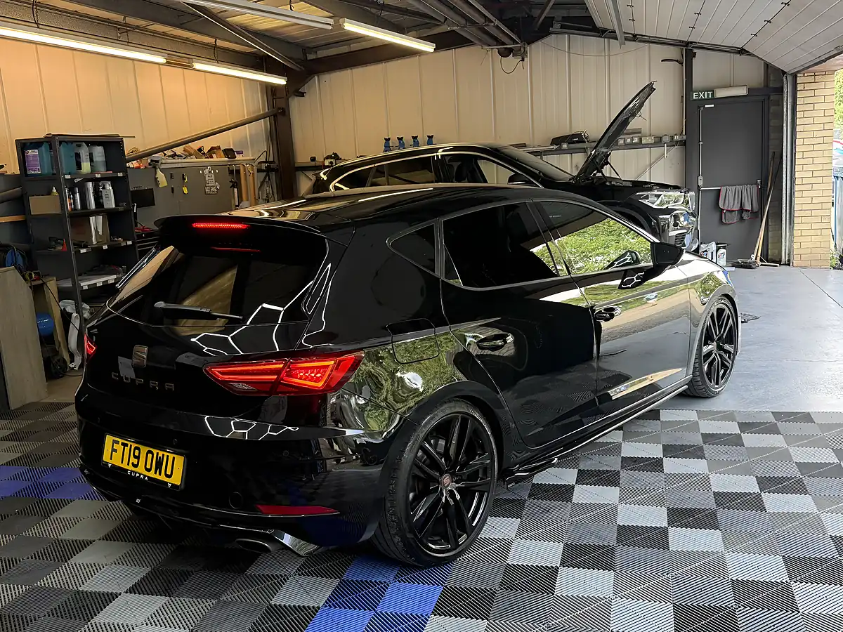 Used 2019 SEAT Leon Cupra Black - Interior and Exterior details 4