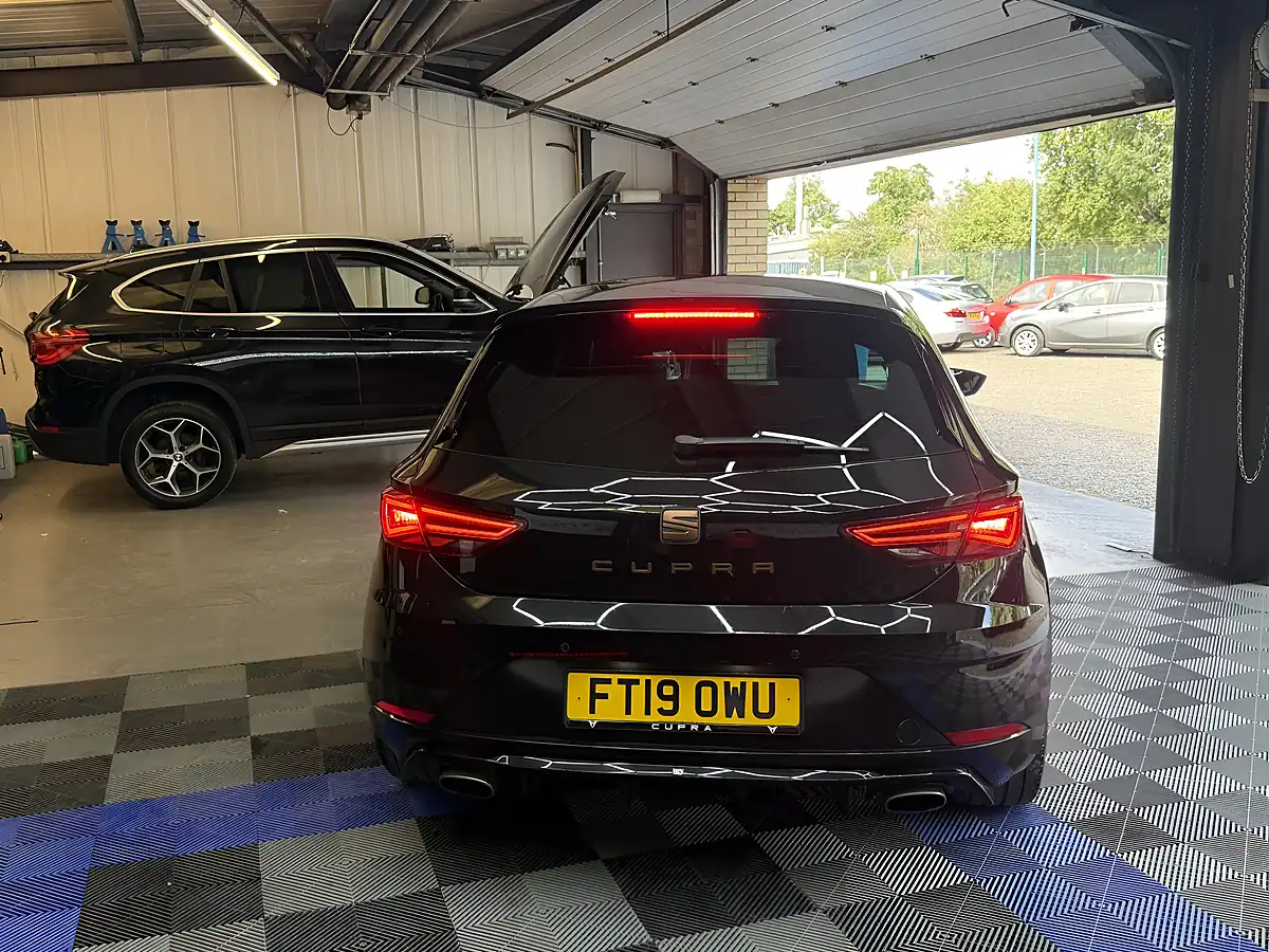 Used 2019 SEAT Leon Cupra Black - Interior and Exterior details 5
