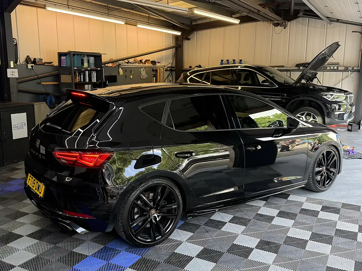 Used 2019 SEAT Leon Cupra Black - Interior and Exterior details 6