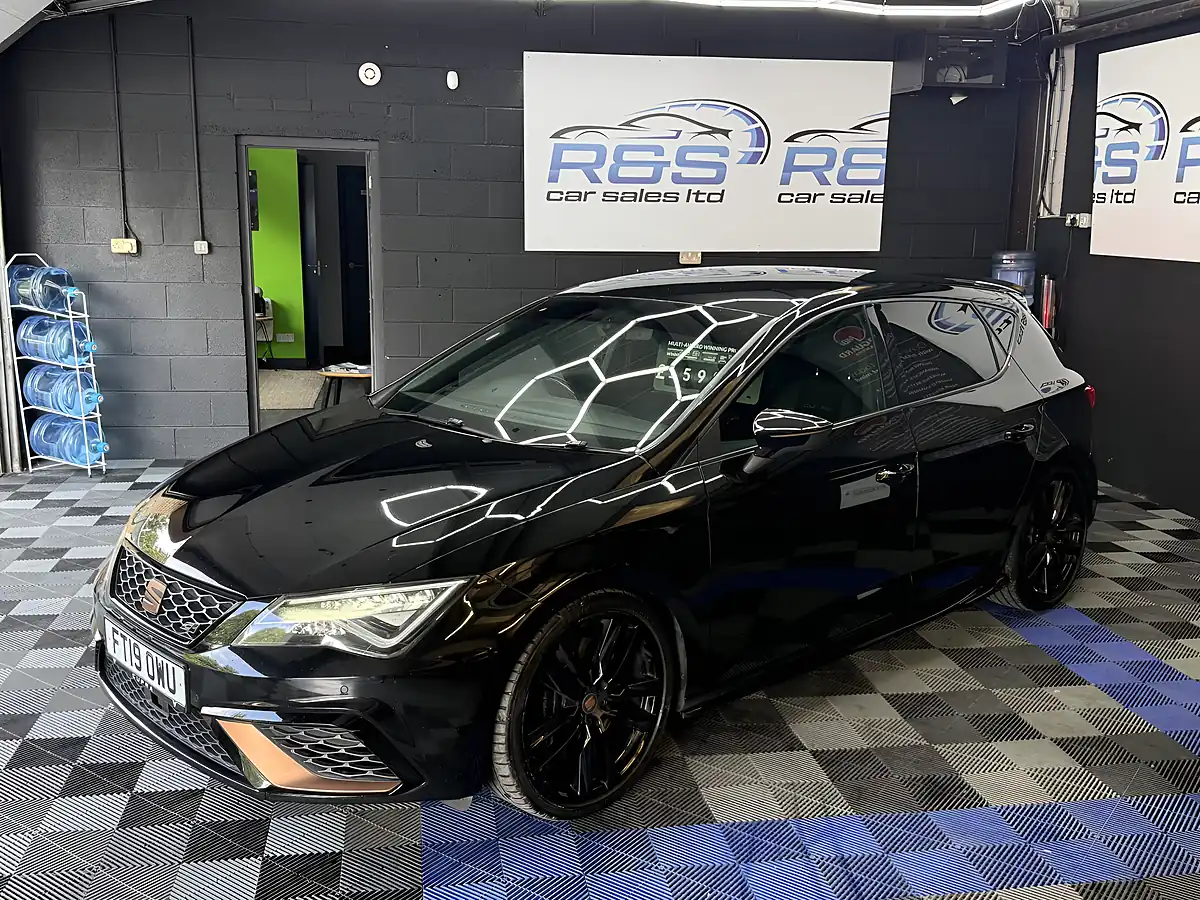 Used 2019 SEAT Leon Cupra Black - Interior and Exterior details 8