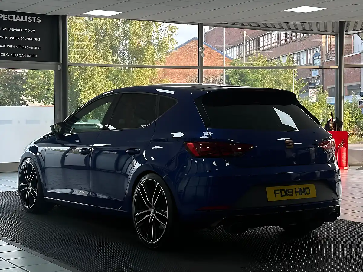 Used 2019 SEAT Leon Cupra Blue - Interior and Exterior details 10