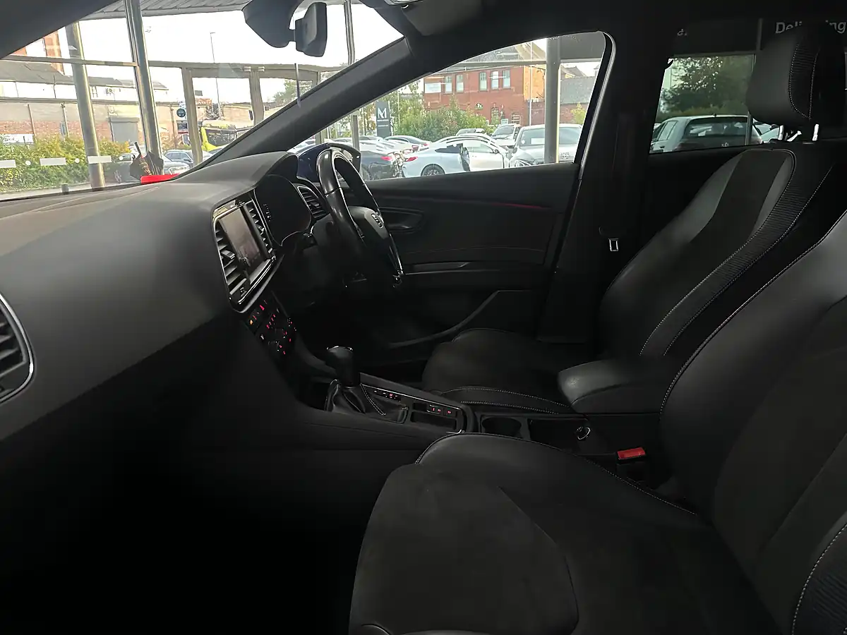 Used 2019 SEAT Leon Cupra Blue - Interior and Exterior details 20
