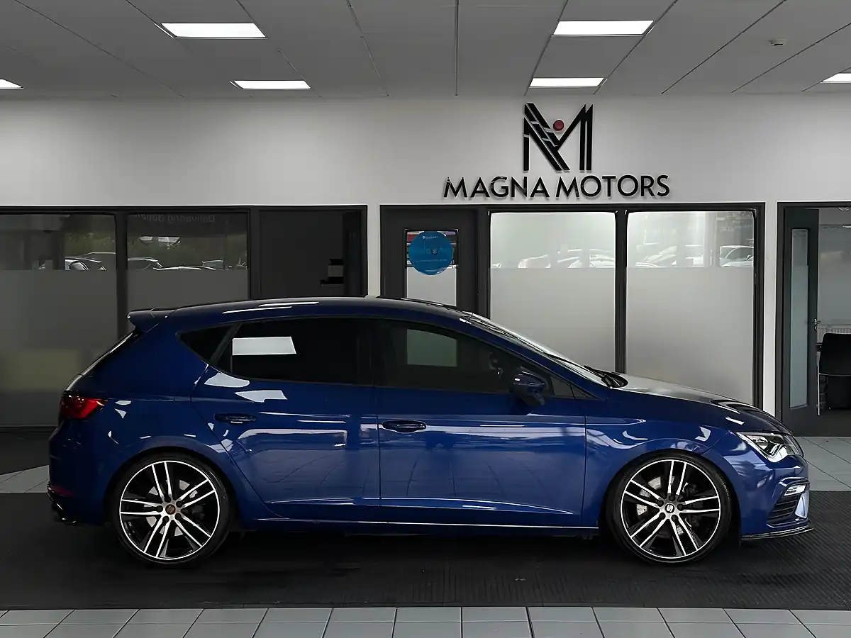 Used 2019 SEAT Leon Cupra Blue - Interior and Exterior details 4