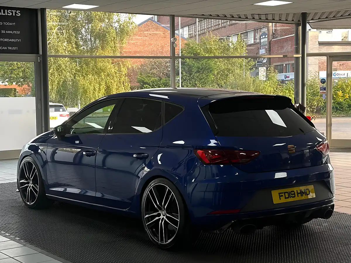 Used 2019 SEAT Leon Cupra Blue - Interior and Exterior details 9