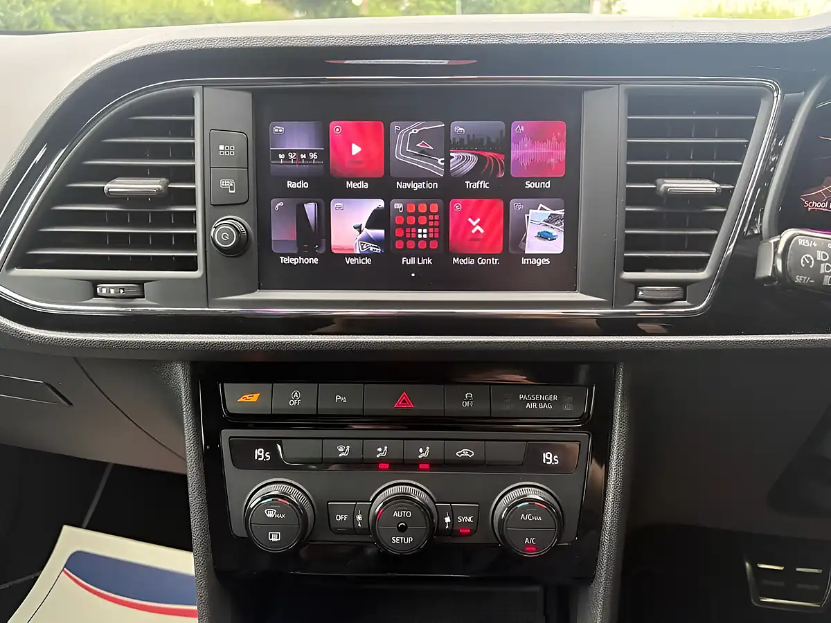 Used 2019 SEAT Leon Cupra Daytona Grey - Interior and Exterior details 17