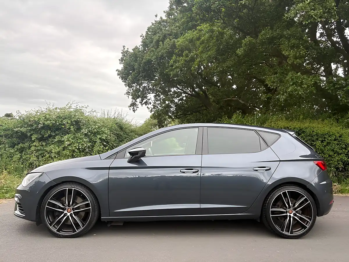 Used 2019 SEAT Leon Cupra Daytona Grey - Interior and Exterior details 4