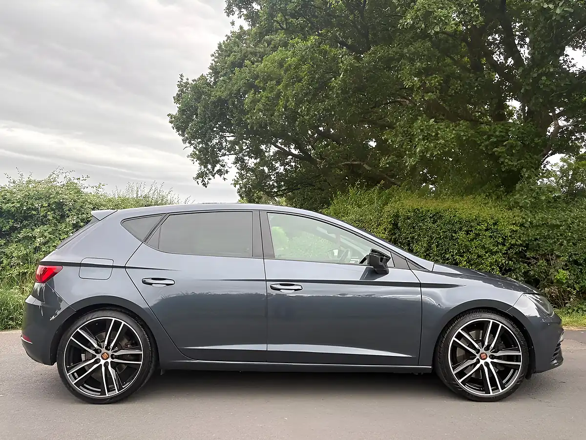 Used 2019 SEAT Leon Cupra Daytona Grey - Interior and Exterior details 5