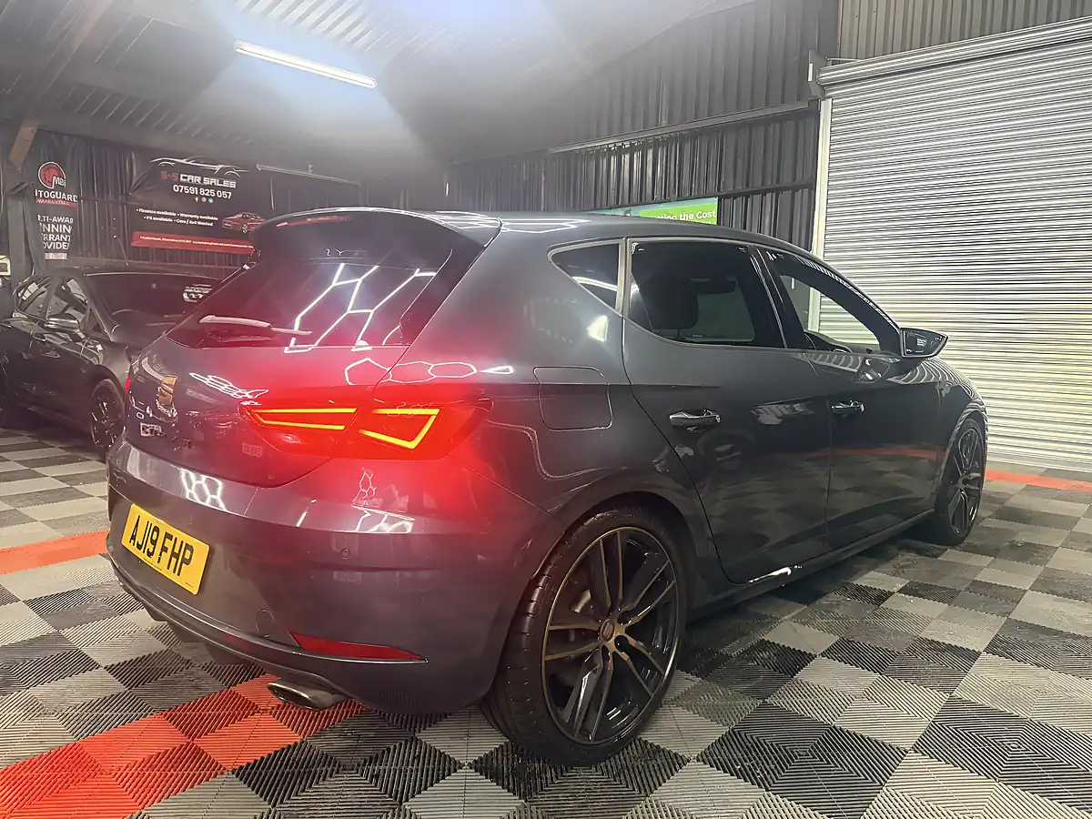 Used 2019 SEAT Leon Cupra Grey - Interior and Exterior details 10